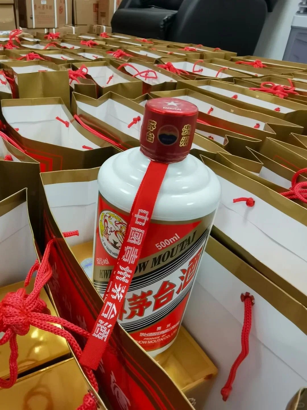 1l装飞天茅台原价, 让我们来聊聊价格背后的故事