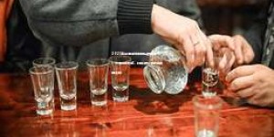 2025年白酒经销商倒挂原因解析：市场供需失衡、价格波动及渠道调整影响